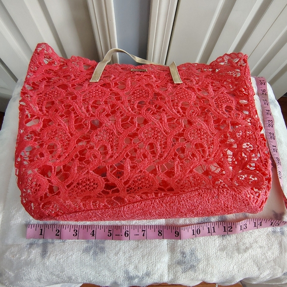 Sarah Lopez Pink Lace Beach Tote Bag with Gold Handles - Picture 7 of 8